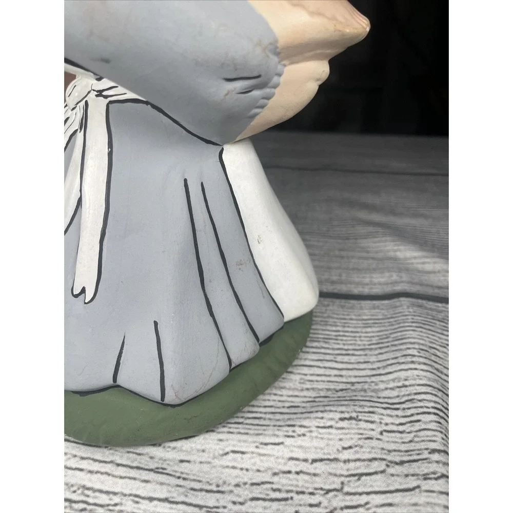 Vintage‎ Hand Painted Ceramic Pilgrim Girl Figurine Thanksgiving Harvest Decor